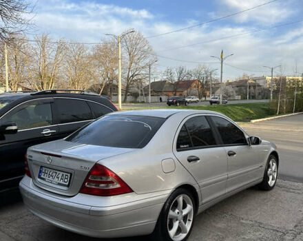 Серый Мерседес Ц-Класс, объемом двигателя 2.2 л и пробегом 278 тыс. км за 6400 $, фото 2 на Automoto.ua