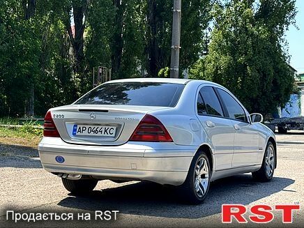 Серый Мерседес Ц-Класс, объемом двигателя 1.8 л и пробегом 222 тыс. км за 3950 $, фото 1 на Automoto.ua