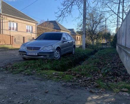 Сірий Мерседес Ц-Клас, об'ємом двигуна 2.1 л та пробігом 300 тис. км за 4500 $, фото 1 на Automoto.ua