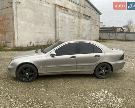 Сірий Мерседес Ц-Клас, об'ємом двигуна 1.8 л та пробігом 300 тис. км за 5000 $, фото 1 на Automoto.ua
