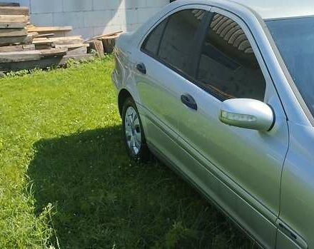 Серый Мерседес Ц-Класс, объемом двигателя 1.8 л и пробегом 166 тыс. км за 5150 $, фото 3 на Automoto.ua