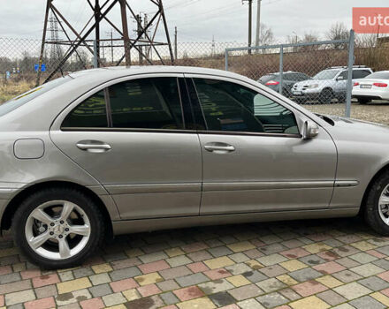 Серый Мерседес Ц-Класс, объемом двигателя 1.8 л и пробегом 250 тыс. км за 6990 $, фото 7 на Automoto.ua