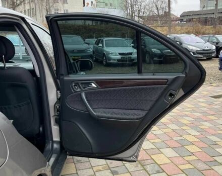 Сірий Мерседес Ц-Клас, об'ємом двигуна 1.8 л та пробігом 250 тис. км за 6990 $, фото 23 на Automoto.ua