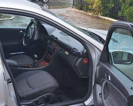 Серый Мерседес Ц-Класс, объемом двигателя 2.2 л и пробегом 340 тыс. км за 4600 $, фото 9 на Automoto.ua