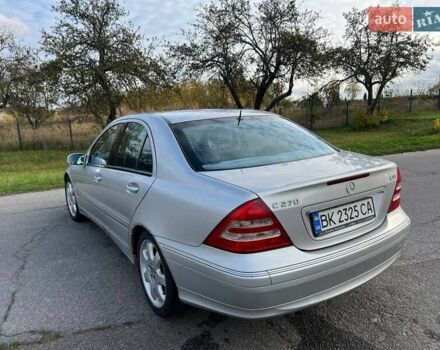 Мерседес Ц-Клас 2003 у Києві на Automoto.ua Сірий Мерседес Ц-Клас, об'ємом двигуна 2.69 л та пробігом 296 тис. км за 5400 $, фото 3 на Automoto.ua