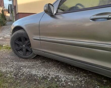 Сірий Мерседес Ц-Клас, об'ємом двигуна 2.15 л та пробігом 390 тис. км за 3496 $, фото 9 на Automoto.ua