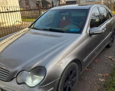 Сірий Мерседес Ц-Клас, об'ємом двигуна 2.15 л та пробігом 390 тис. км за 3496 $, фото 4 на Automoto.ua