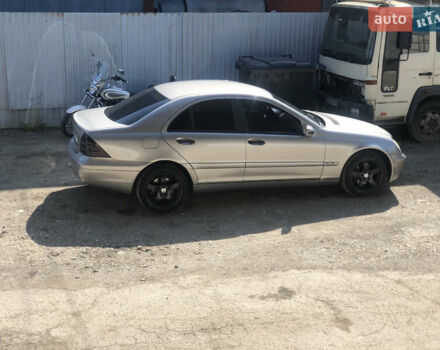 Сірий Мерседес Ц-Клас, об'ємом двигуна 1.8 л та пробігом 300 тис. км за 5100 $, фото 3 на Automoto.ua