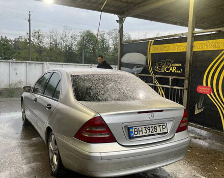 Серый Мерседес Ц-Класс, объемом двигателя 1.8 л и пробегом 240 тыс. км за 4300 $, фото 1 на Automoto.ua