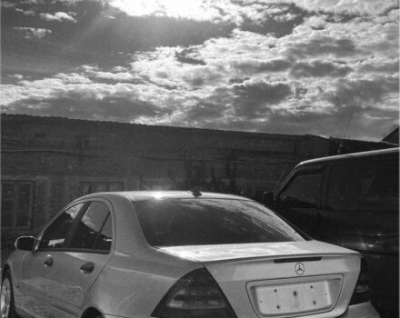 Серый Мерседес Ц-Класс, объемом двигателя 2.2 л и пробегом 337 тыс. км за 4700 $, фото 3 на Automoto.ua