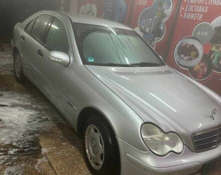 Серый Мерседес Ц-Класс, объемом двигателя 1.8 л и пробегом 240 тыс. км за 3500 $, фото 2 на Automoto.ua