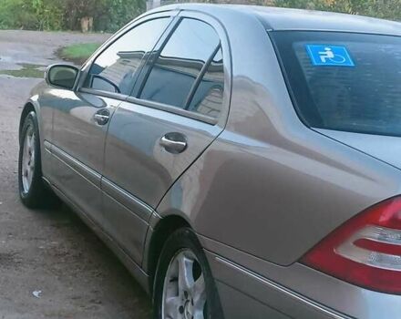 Сірий Мерседес Ц-Клас, об'ємом двигуна 2.6 л та пробігом 70 тис. км за 4000 $, фото 3 на Automoto.ua