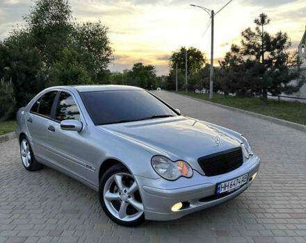 Серый Мерседес Ц-Класс, объемом двигателя 2.2 л и пробегом 278 тыс. км за 6400 $, фото 3 на Automoto.ua