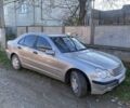 Сірий Мерседес Ц-Клас, об'ємом двигуна 2.1 л та пробігом 300 тис. км за 4500 $, фото 1 на Automoto.ua