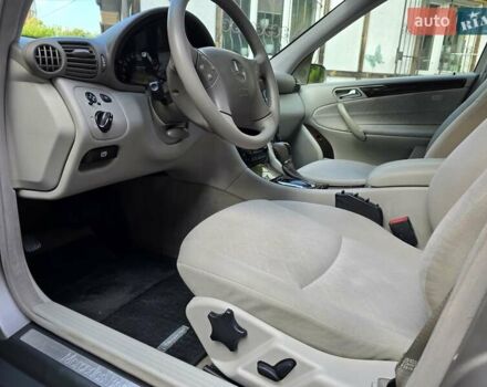 Серый Мерседес Ц-Класс, объемом двигателя 1.8 л и пробегом 176 тыс. км за 7500 $, фото 141 на Automoto.ua