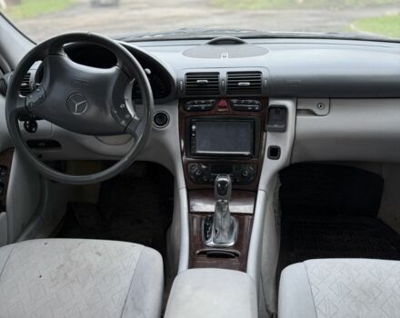 Сірий Мерседес Ц-Клас, об'ємом двигуна 3.2 л та пробігом 300 тис. км за 2200 $, фото 7 на Automoto.ua