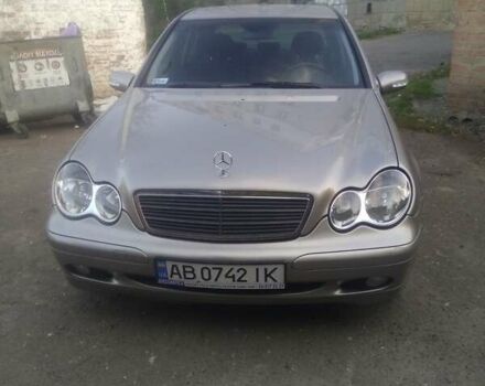 Серый Мерседес Ц-Класс, объемом двигателя 2.2 л и пробегом 250 тыс. км за 7000 $, фото 1 на Automoto.ua