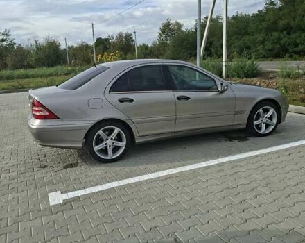 Мерседес Ц-Класс 2004 в Ужгороде на Automoto.ua Серый Мерседес Ц-Класс, объемом двигателя 2.15 л и пробегом 312 тыс. км за 6000 $, фото 5 на Automoto.ua