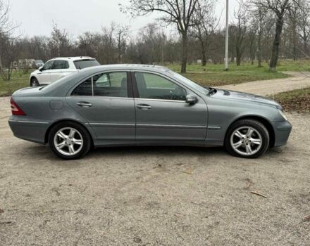 Серый Мерседес Ц-Класс, объемом двигателя 2.1 л и пробегом 500 тыс. км за 5400 $, фото 4 на Automoto.ua