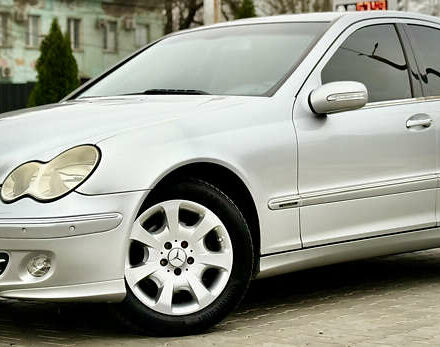 Сірий Мерседес Ц-Клас, об'ємом двигуна 1.8 л та пробігом 225 тис. км за 6700 $, фото 5 на Automoto.ua