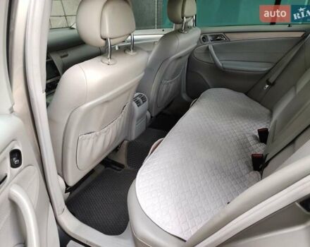 Серый Мерседес Ц-Класс, объемом двигателя 2 л и пробегом 250 тыс. км за 8400 $, фото 11 на Automoto.ua