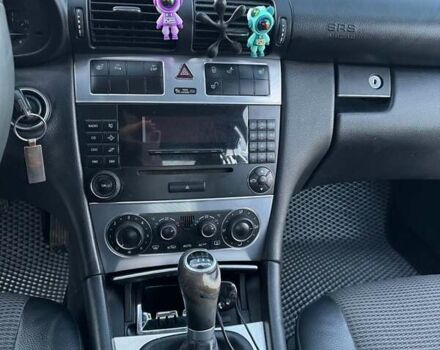 Серый Мерседес Ц-Класс, объемом двигателя 1.8 л и пробегом 325 тыс. км за 5200 $, фото 16 на Automoto.ua