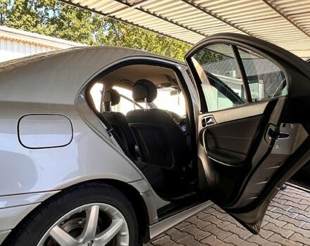 Мерседес Ц-Класс 2004 в Сумах на Automoto.ua Серый Мерседес Ц-Класс, объемом двигателя 2.1 л и пробегом 286 тыс. км за 6800 $, фото 5 на Automoto.ua