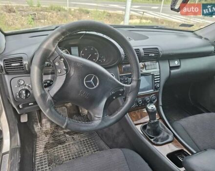 Мерседес Ц-Класс 2004 в Ужгороде на Automoto.ua Серый Мерседес Ц-Класс, объемом двигателя 2.15 л и пробегом 312 тыс. км за 6000 $, фото 10 на Automoto.ua