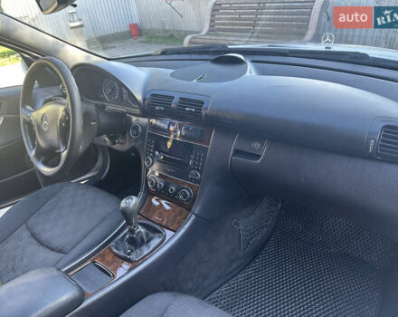 Серый Мерседес Ц-Класс, объемом двигателя 2.15 л и пробегом 284 тыс. км за 6000 $, фото 10 на Automoto.ua