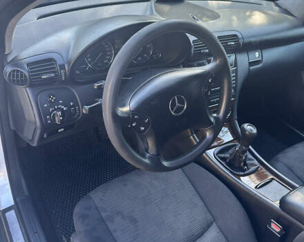 Серый Мерседес Ц-Класс, объемом двигателя 2.15 л и пробегом 284 тыс. км за 6000 $, фото 14 на Automoto.ua