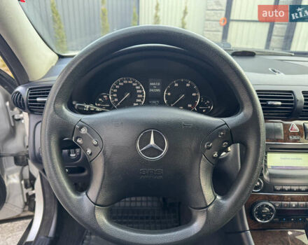 Сірий Мерседес Ц-Клас, об'ємом двигуна 2.2 л та пробігом 245 тис. км за 5550 $, фото 34 на Automoto.ua