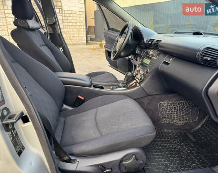 Сірий Мерседес Ц-Клас, об'ємом двигуна 2.2 л та пробігом 245 тис. км за 5550 $, фото 40 на Automoto.ua