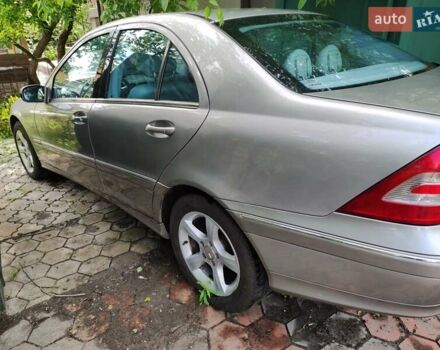 Серый Мерседес Ц-Класс, объемом двигателя 2 л и пробегом 250 тыс. км за 8400 $, фото 2 на Automoto.ua