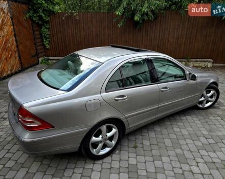 Серый Мерседес Ц-Класс, объемом двигателя 1.8 л и пробегом 176 тыс. км за 7500 $, фото 30 на Automoto.ua