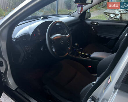 Мерседес Ц-Клас 2004 у Полтаві на Automoto.ua Сірий Мерседес Ц-Клас, об'ємом двигуна 1.8 л та пробігом 250 тис. км за 7800 $, фото 5 на Automoto.ua