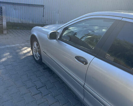 Серый Мерседес Ц-Класс, объемом двигателя 2.15 л и пробегом 284 тыс. км за 6000 $, фото 13 на Automoto.ua