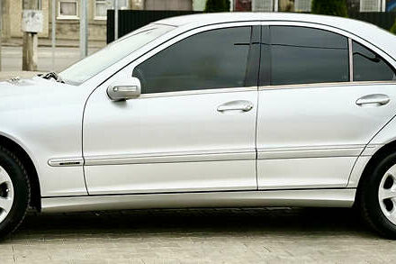 Сірий Мерседес Ц-Клас, об'ємом двигуна 1.8 л та пробігом 225 тис. км за 6700 $, фото 7 на Automoto.ua