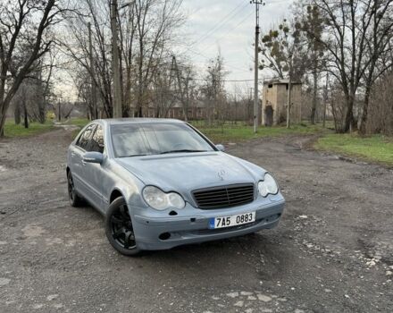 Серый Мерседес Ц-Класс, объемом двигателя 3.2 л и пробегом 300 тыс. км за 2300 $, фото 3 на Automoto.ua