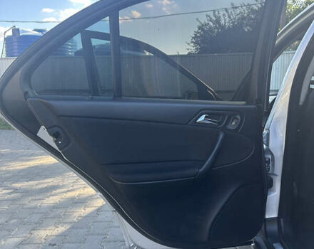 Серый Мерседес Ц-Класс, объемом двигателя 2.15 л и пробегом 284 тыс. км за 6000 $, фото 16 на Automoto.ua