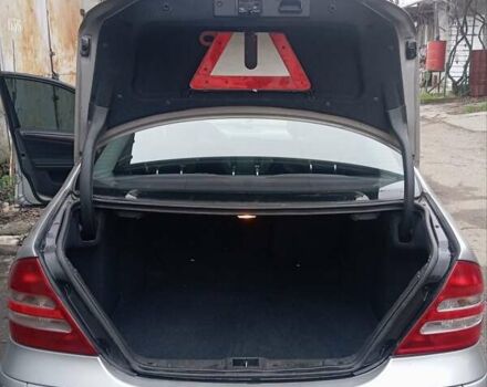 Серый Мерседес Ц-Класс, объемом двигателя 1.8 л и пробегом 245 тыс. км за 5200 $, фото 10 на Automoto.ua