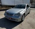 Серый Мерседес Ц-Класс, объемом двигателя 1.8 л и пробегом 327 тыс. км за 6990 $, фото 1 на Automoto.ua