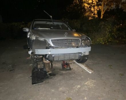 Серый Мерседес Ц-Класс, объемом двигателя 0 л и пробегом 493 тыс. км за 2589 $, фото 6 на Automoto.ua