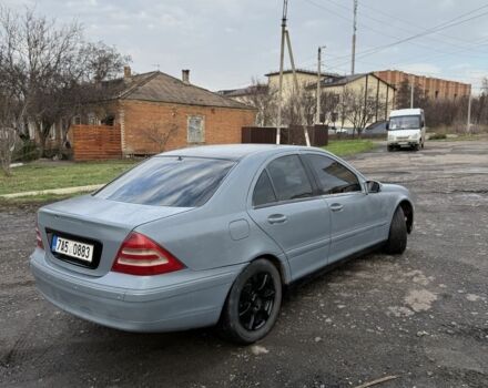 Сірий Мерседес Ц-Клас, об'ємом двигуна 3.2 л та пробігом 300 тис. км за 2200 $, фото 2 на Automoto.ua