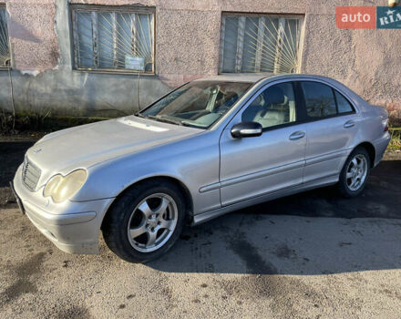 Серый Мерседес Ц-Класс, объемом двигателя 1.8 л и пробегом 270 тыс. км за 5000 $, фото 2 на Automoto.ua
