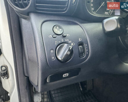 Сірий Мерседес Ц-Клас, об'ємом двигуна 2.2 л та пробігом 245 тис. км за 5550 $, фото 35 на Automoto.ua