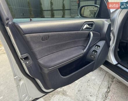 Сірий Мерседес Ц-Клас, об'ємом двигуна 2.2 л та пробігом 245 тис. км за 5550 $, фото 29 на Automoto.ua