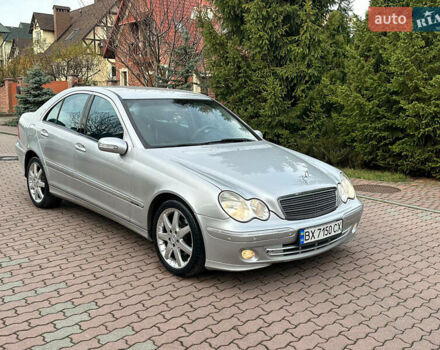 Серый Мерседес Ц-Класс, объемом двигателя 1.8 л и пробегом 326 тыс. км за 4200 $, фото 4 на Automoto.ua