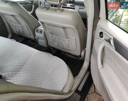 Серый Мерседес Ц-Класс, объемом двигателя 2 л и пробегом 250 тыс. км за 8400 $, фото 9 на Automoto.ua