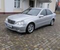 Серый Мерседес Ц-Класс, объемом двигателя 1.8 л и пробегом 300 тыс. км за 5000 $, фото 1 на Automoto.ua