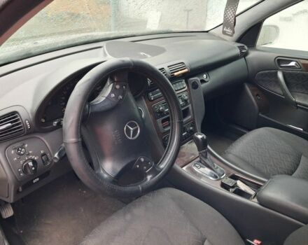 Серый Мерседес Ц-Класс, объемом двигателя 2.7 л и пробегом 300 тыс. км за 6800 $, фото 4 на Automoto.ua